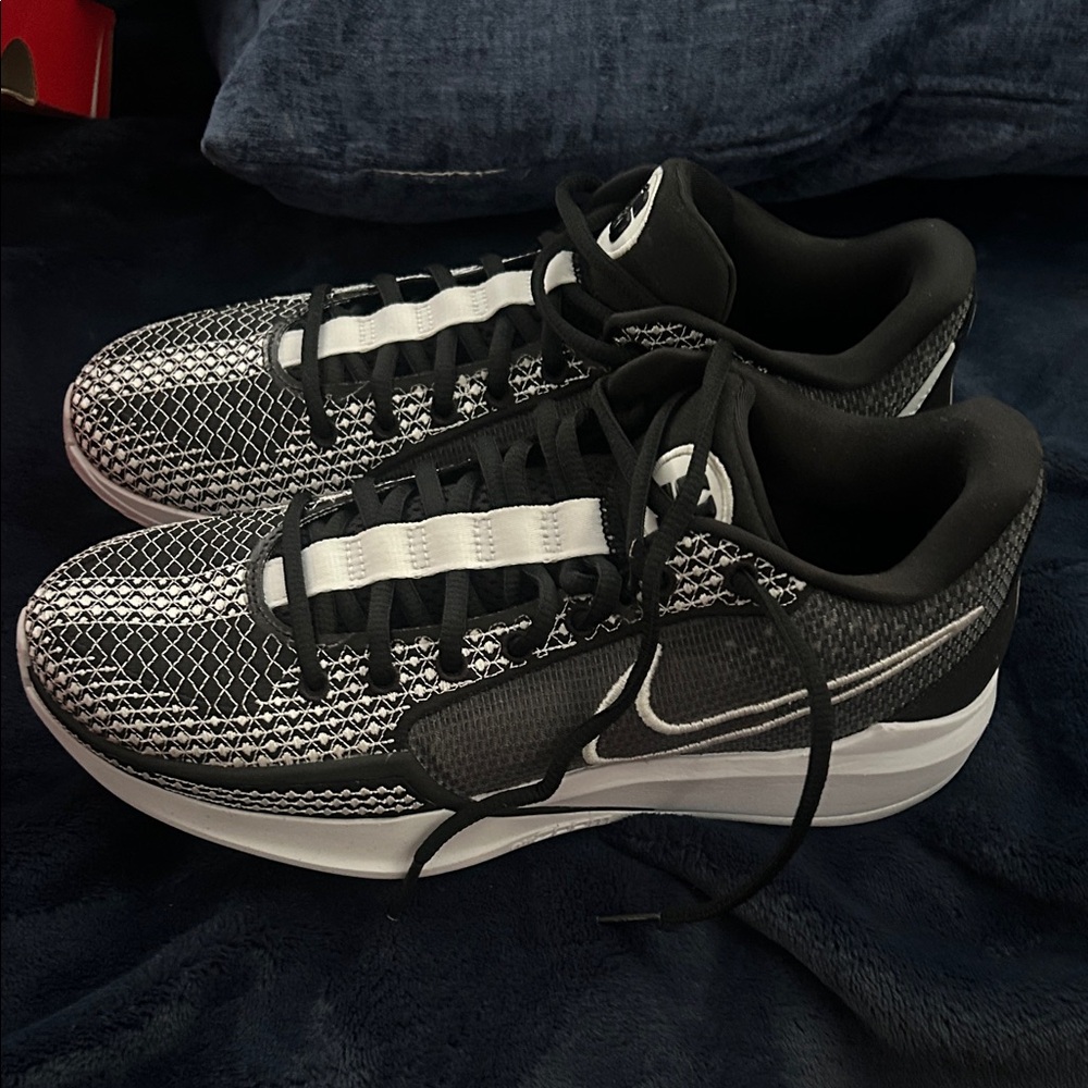 Black and White Sabrina 1 Basketball shoes - Picture 2 of 4